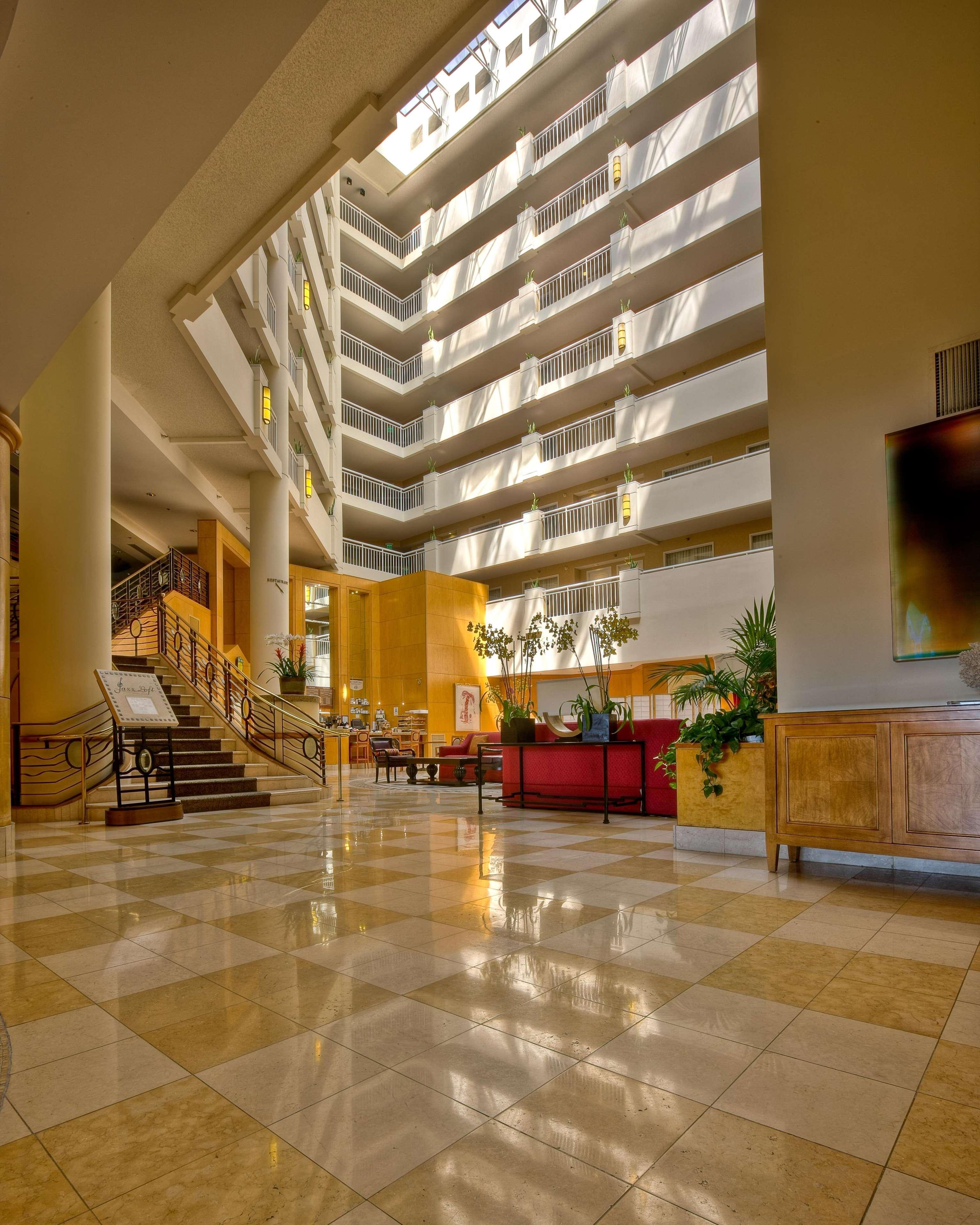 فندق لوس أنجلوسفي  أجنحة دبل تري باي هيلتون سانتا مونيكا المظهر الخارجي الصورة